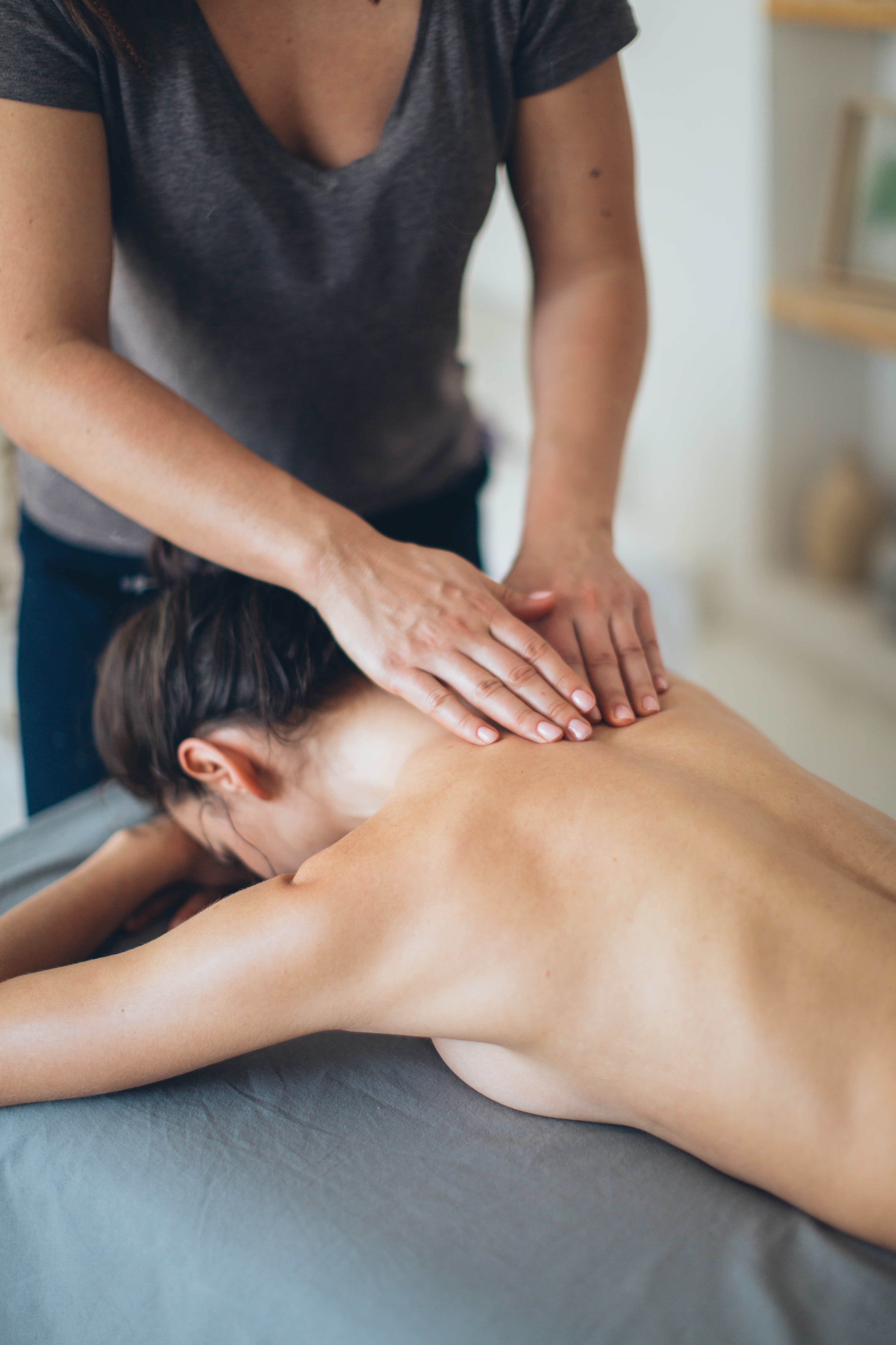 Rückenmassage mit klassischer Grifftechnik